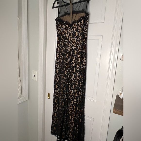 TADASHI SHOJI • LACE EVENING GOWN • BLACK/NUDE - Picture 5 of 7